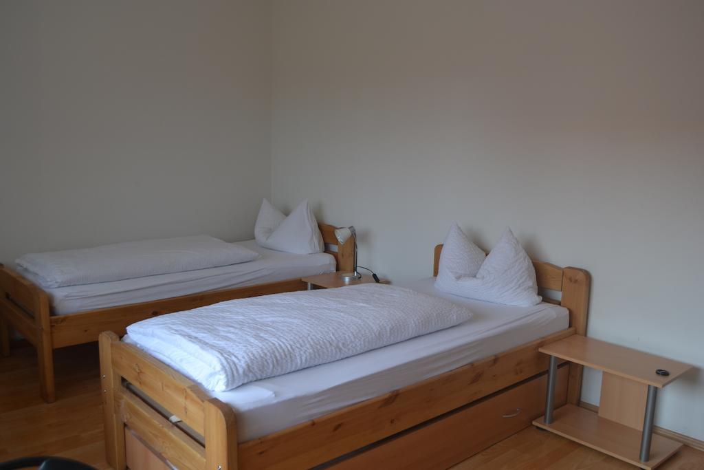 Gastehaus Sebastian Guest House Erding Room photo
